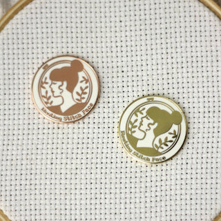 Resting Stitch Face Yellow Gold Magnetic Needle Minder