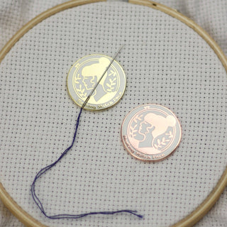 Resting Stitch Face Yellow Gold Magnetic Needle Minder